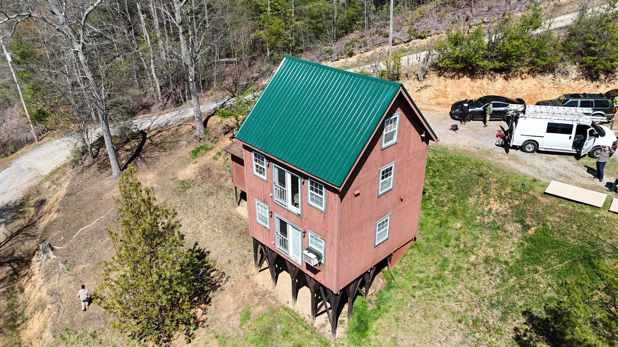 Gatlinburg Cabin Gets a Stunning Metal Roof Makeover by Ramos Rod Roofing