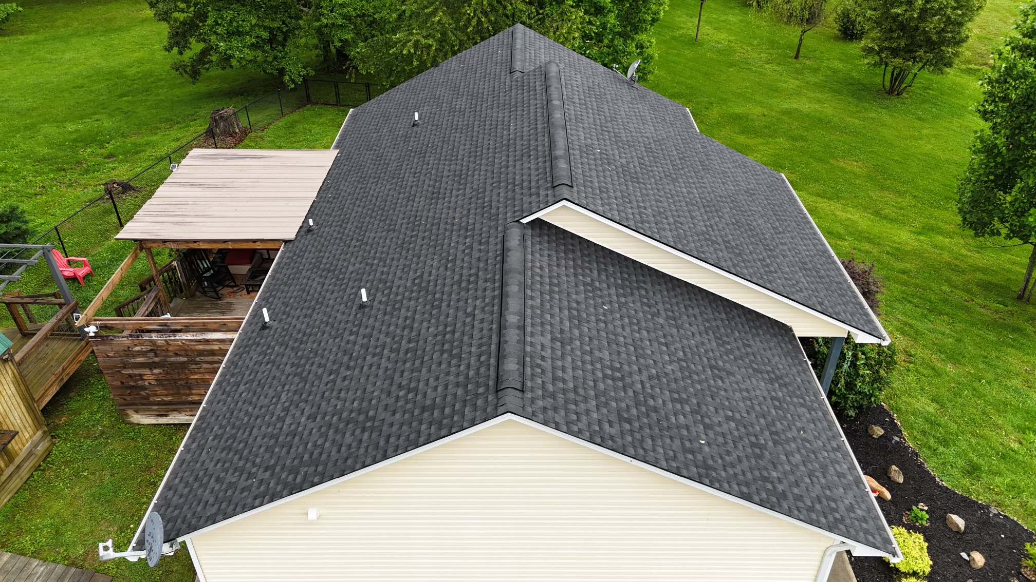 Reimagining Dandridges Skyline: GAFs Timberline HDZ Charcoal Shingles